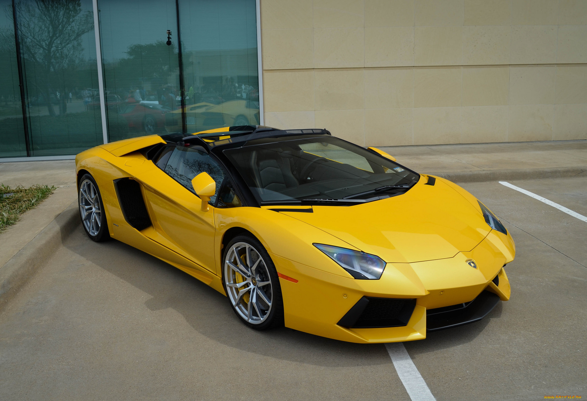 Lamborghini Aventador Yellow Roadster